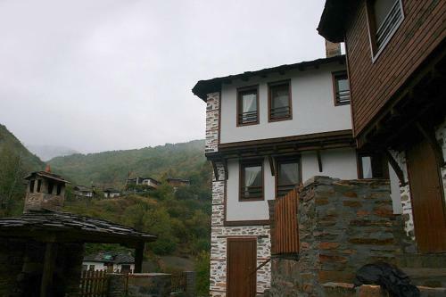 Hostal Complex Kosovo Houses