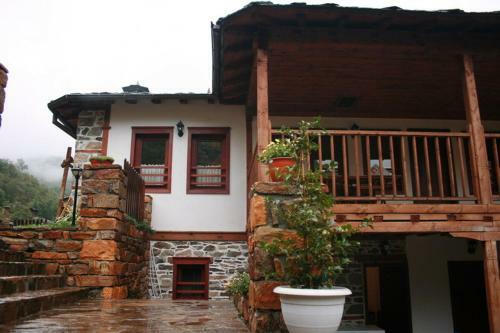 Hostal Complex Kosovo Houses