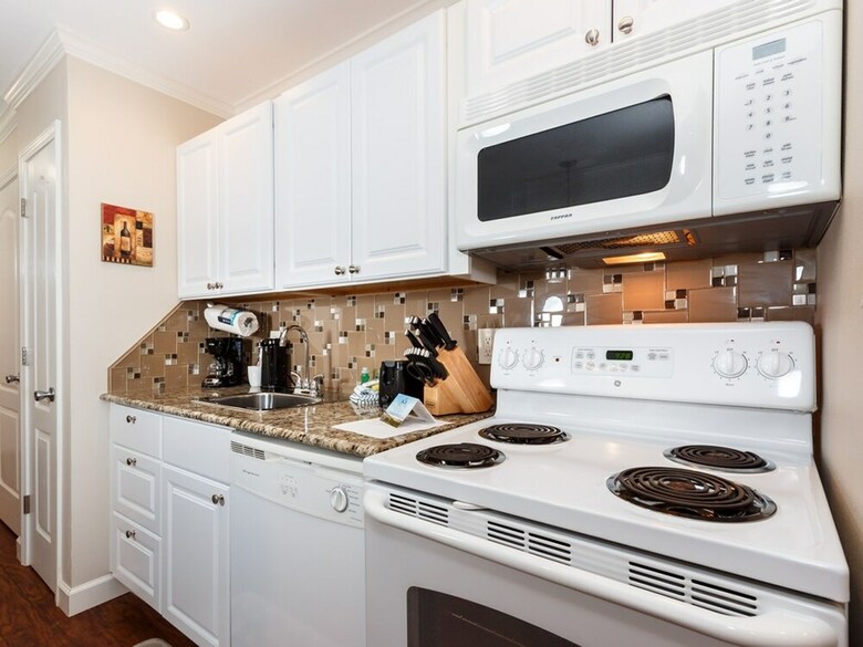 Sunset Harbor Palms 2-202