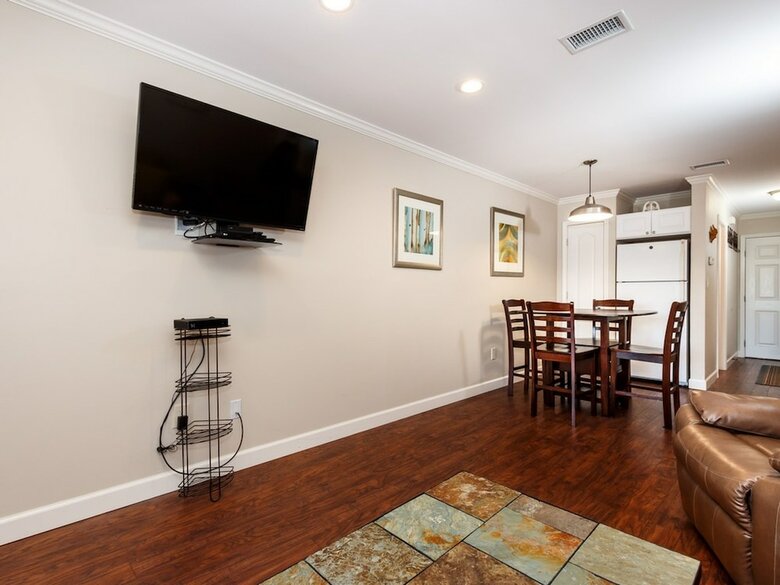 Sunset Harbor Palms 2-202