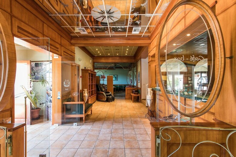 Hotel Paradise Inn