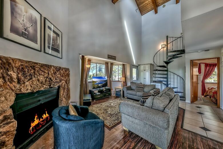 Mv17: Lake View Ski Cabin