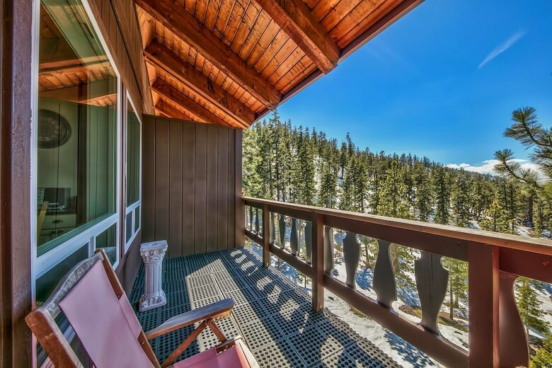 Mv17: Lake View Ski Cabin