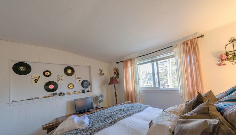 Mv25: Waterfront Tahoe Keys Home