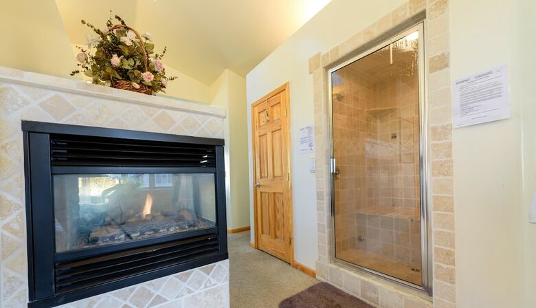 Mv25: Waterfront Tahoe Keys Home