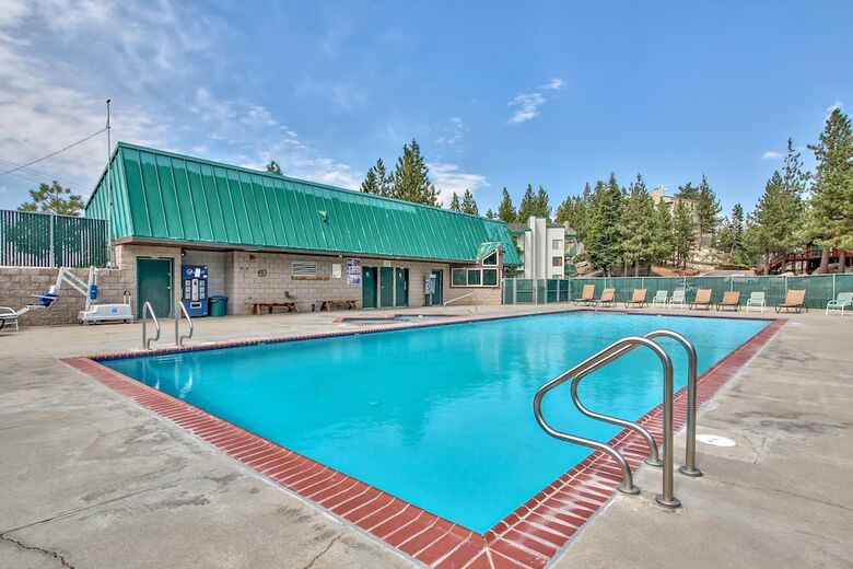 Mv3: Lake View Ski Bear Lodge