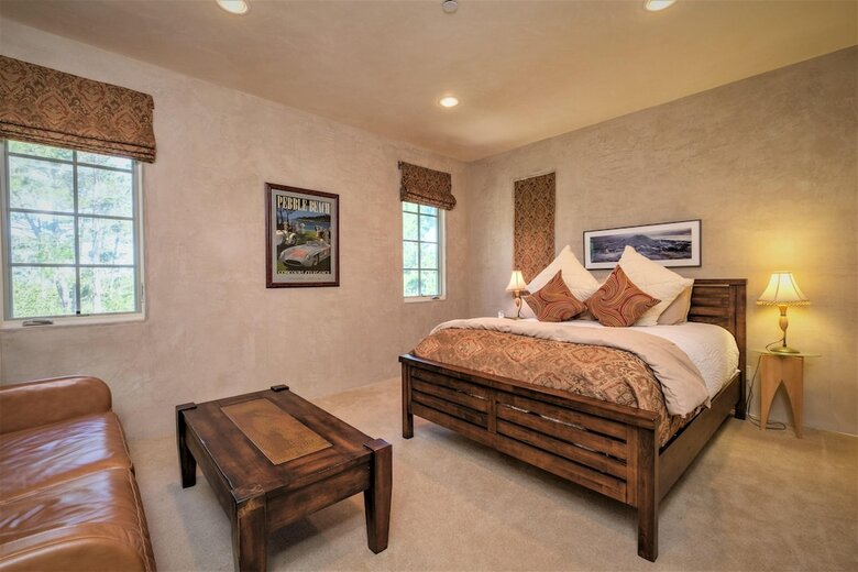 Lx17 Pebble Beach Golfer Retreat