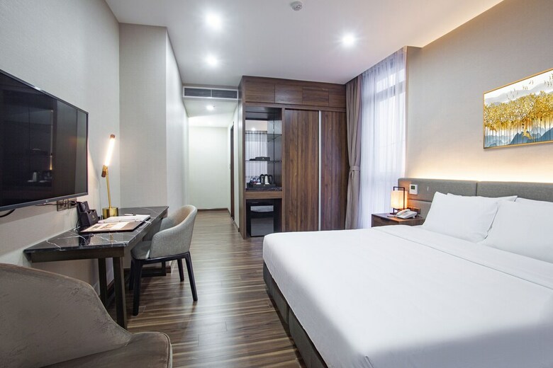 Western Skyline Hotel