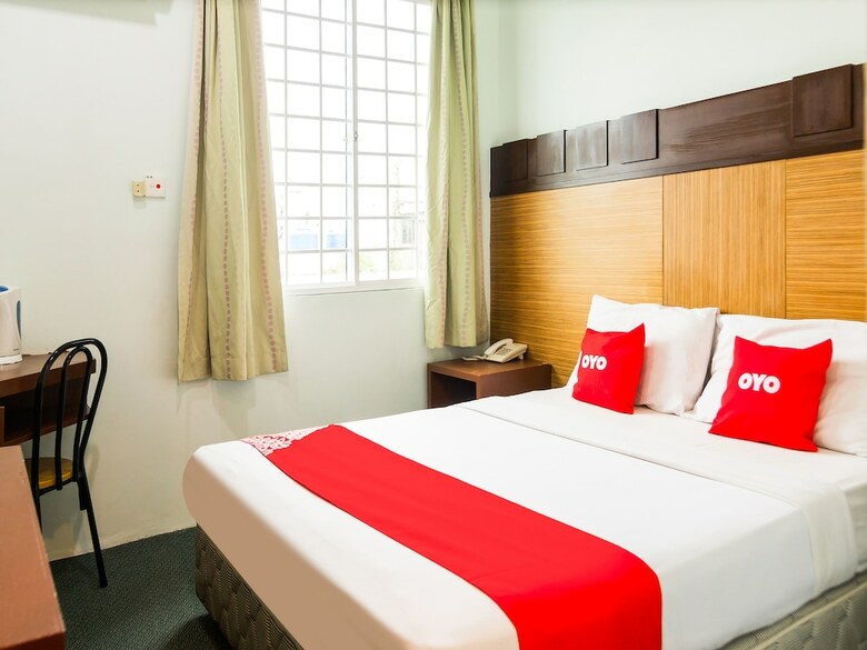 Oyo 89408 Royal Hotel