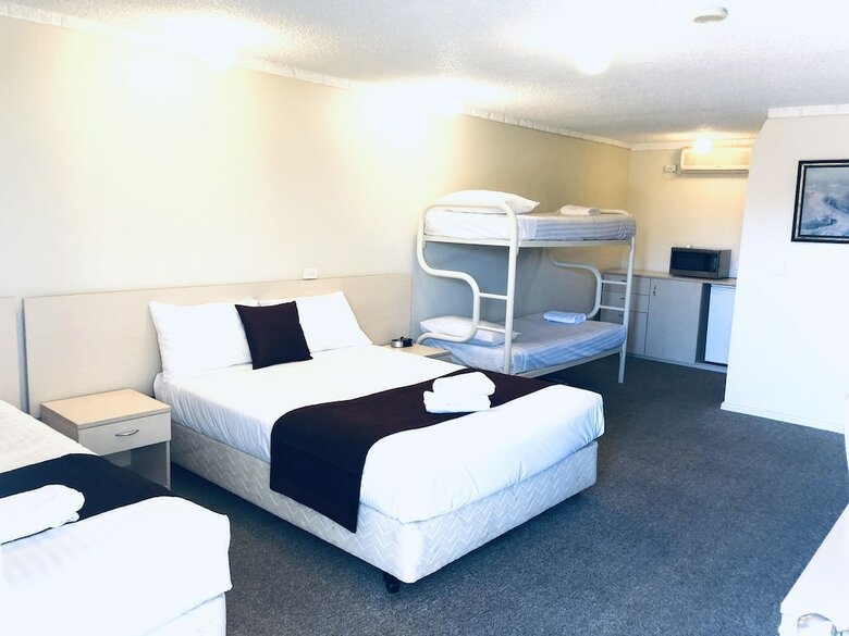Overlander Motor Lodge