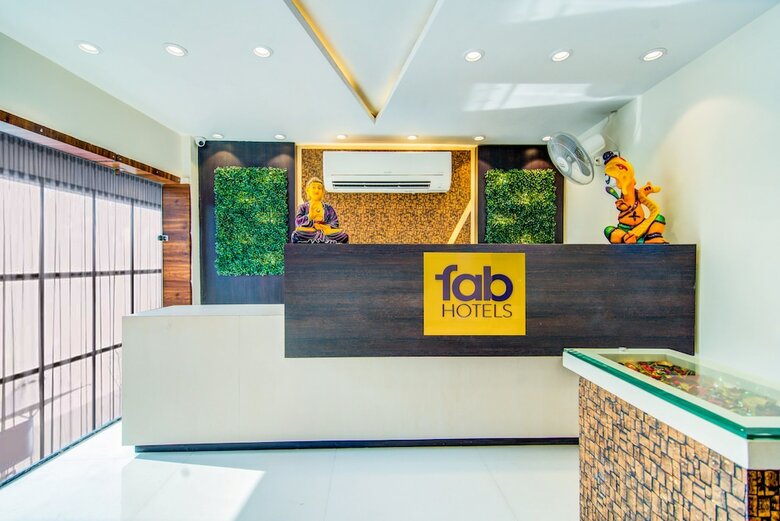 Fabhotel Nayyar Inn