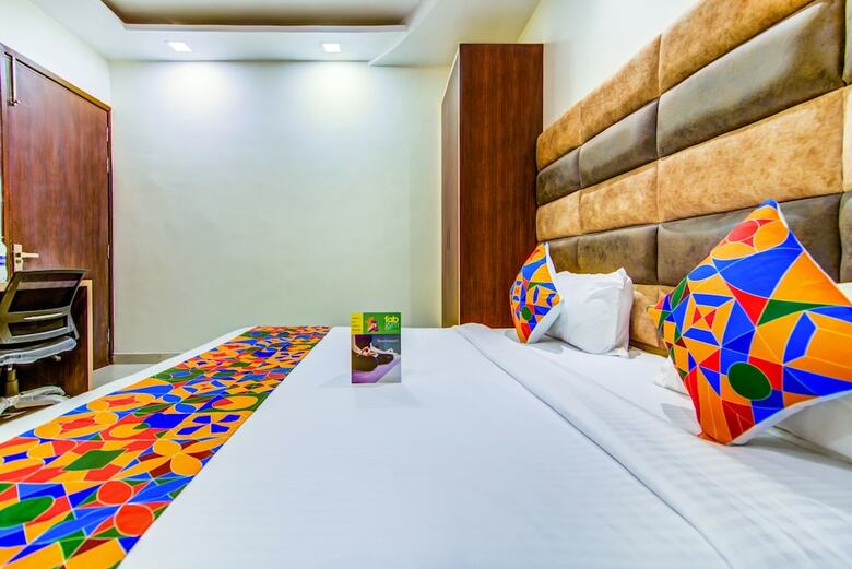 Fabhotel Nayyar Inn