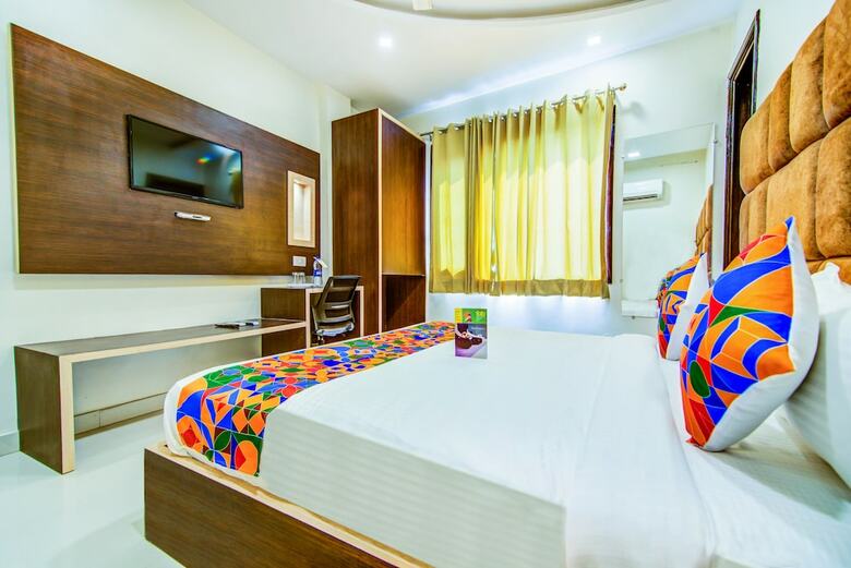 Fabhotel Nayyar Inn