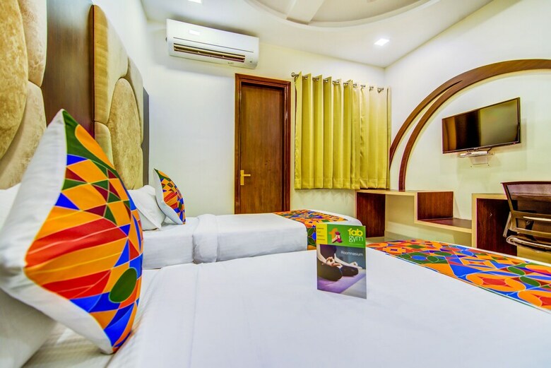 Fabhotel Nayyar Inn