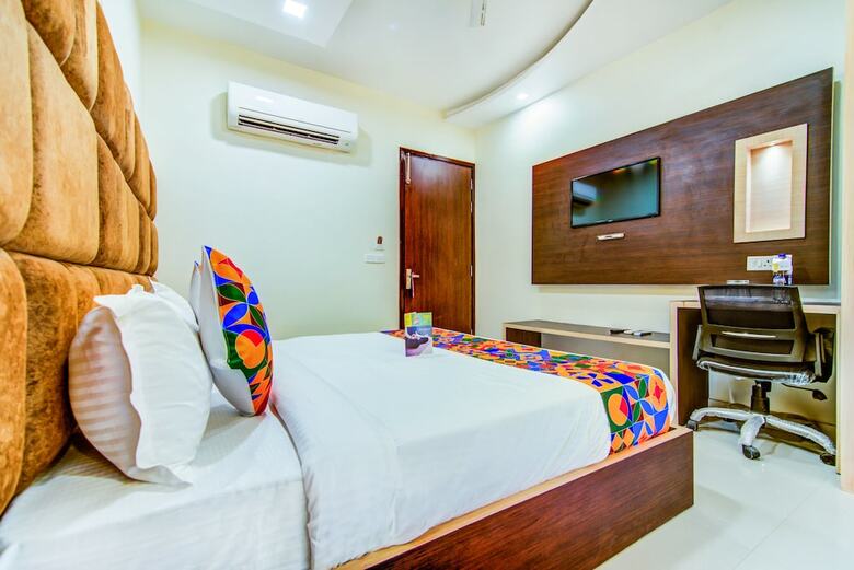Fabhotel Nayyar Inn
