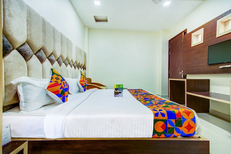 Fabhotel Nayyar Inn