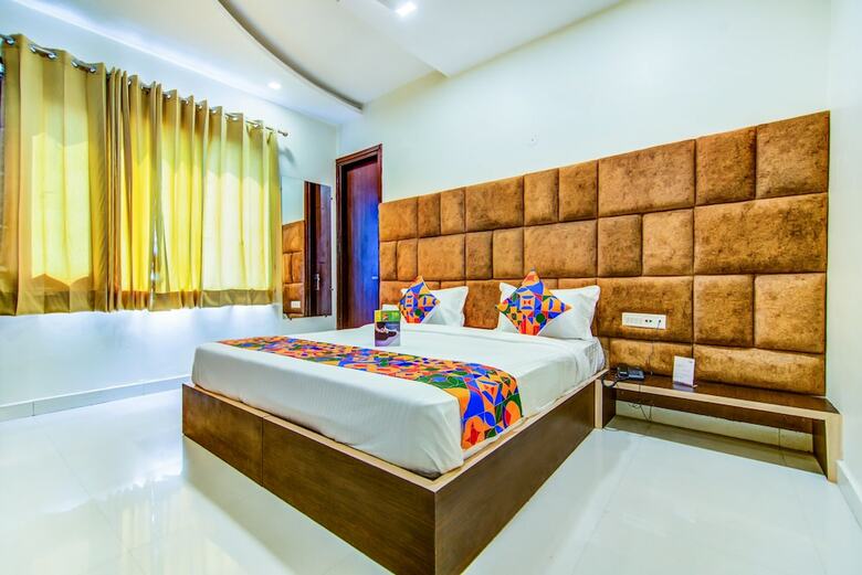 Fabhotel Nayyar Inn