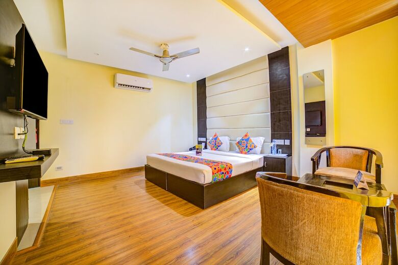 Fabhotel The Diamond