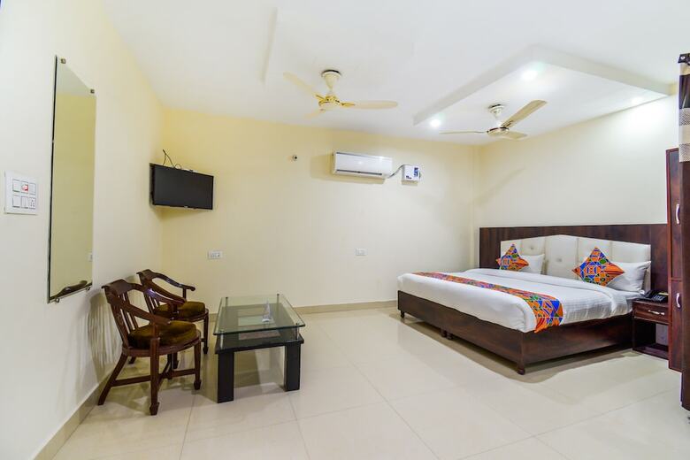 Fabhotel Js Regency