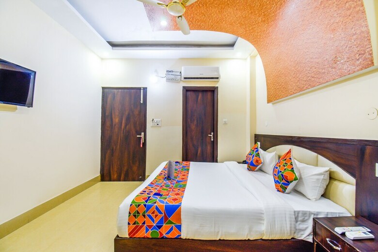 Fabhotel Js Regency