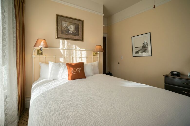 The Andrews Hotel