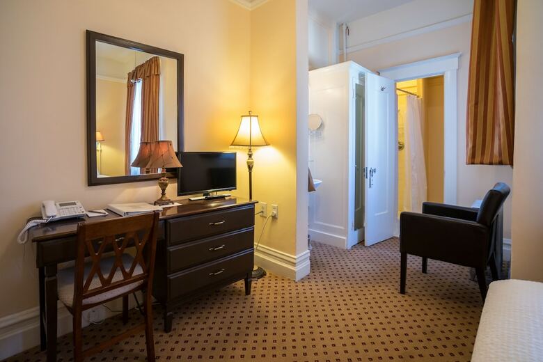 The Andrews Hotel