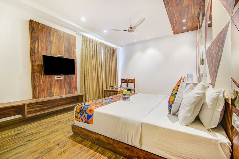 Fabhotel Yellow