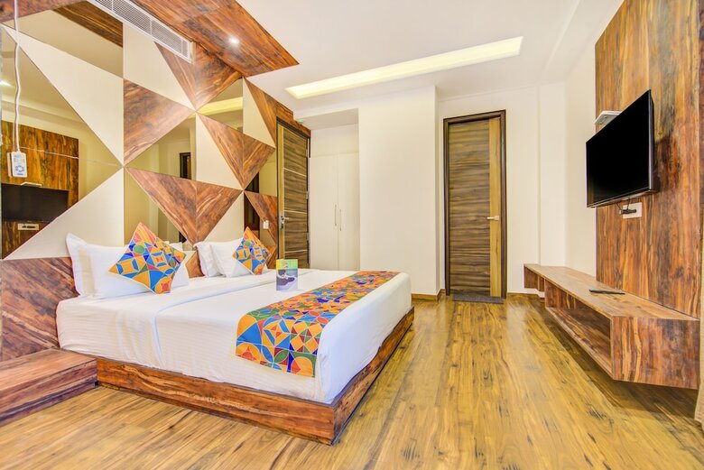 Fabhotel Yellow