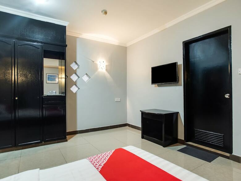 Oyo 89568 Mangrove Hotel