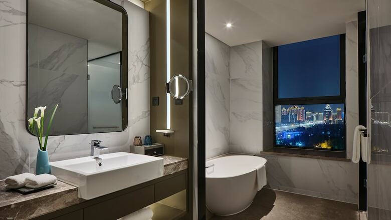 Hotel Crowne Plaza Wuhan Development Zone