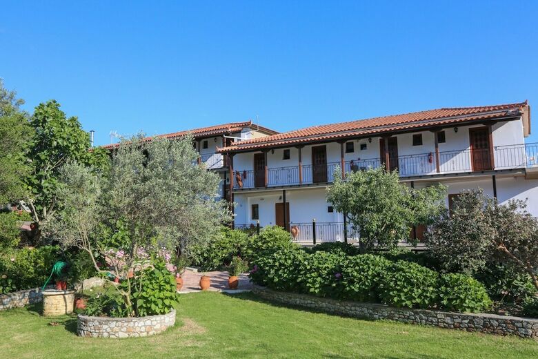 Apartamentos Theodora Studios & Suites