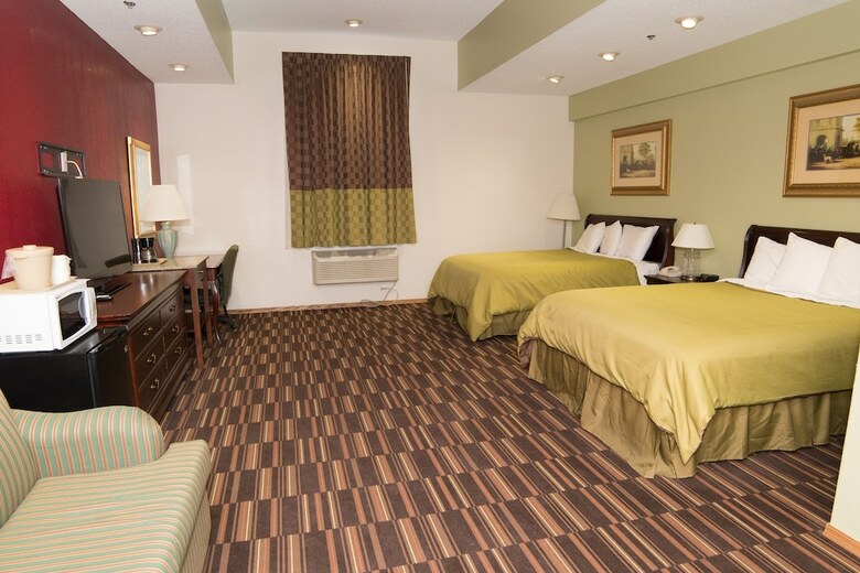 Hotel Hometown Inn & Suites