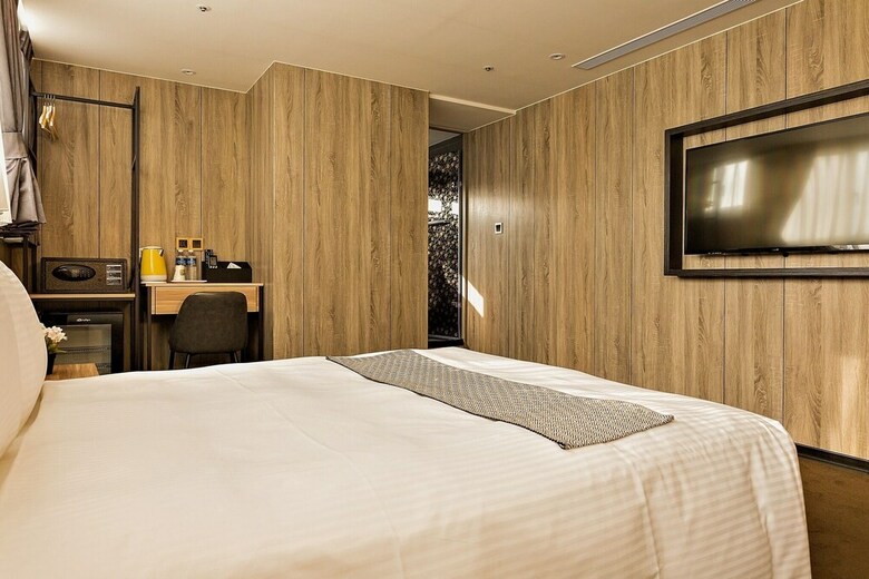 Taipei Heroes Square Hotel