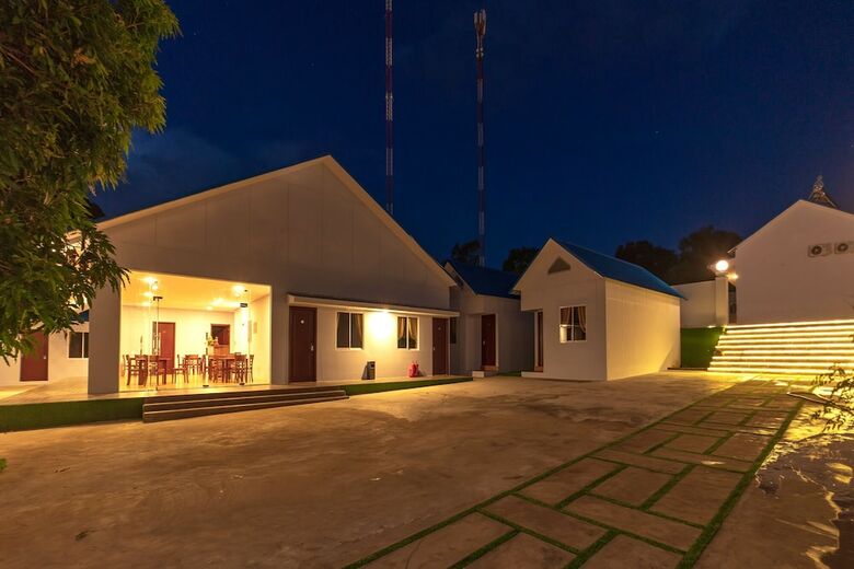 Bungalow Hotel