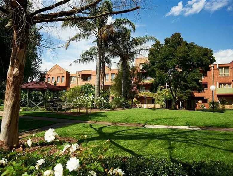 Aparthotel Quest Royal Gardens