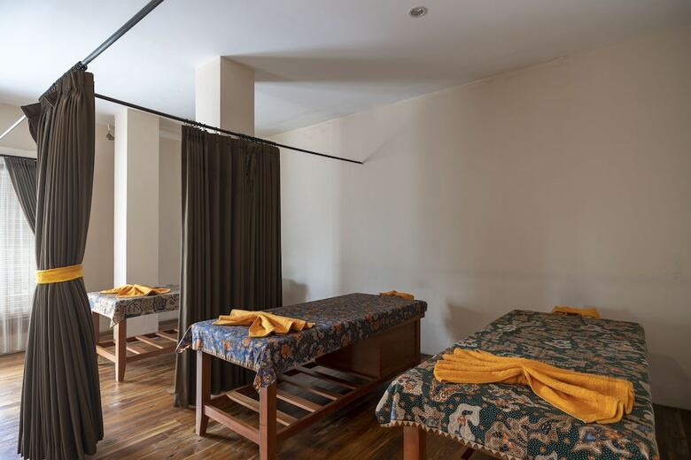 Hotel Adiwana Warnakali Resort