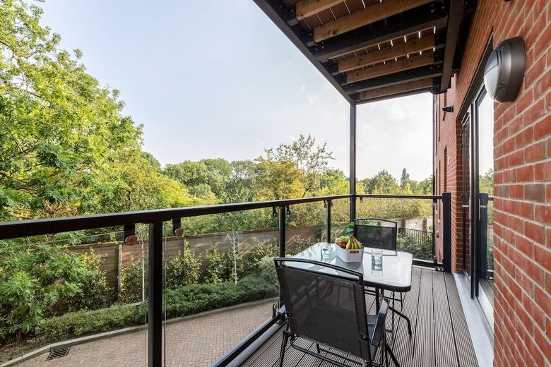 Stunning Ensuite 2 Bedroom Apartment