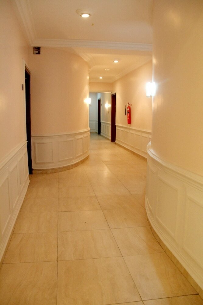 Queensgate Continental Hotel And Suites