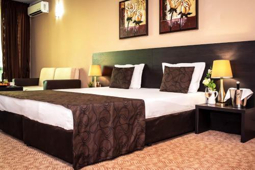 Central Plaza Hotel