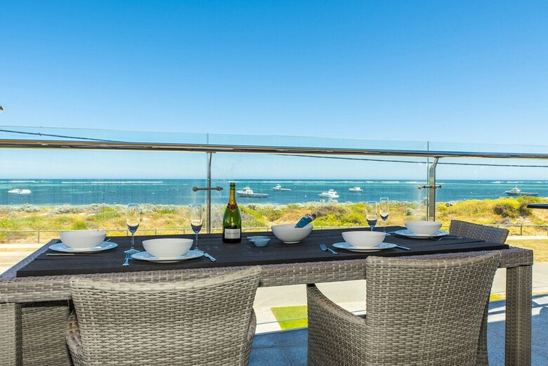 Ocean Sunset - Luxury Apartment With Ocean Views