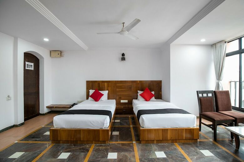 Hotel Capital O 49275 The Grand Mid Way