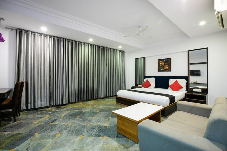 Hotel Capital O 49275 The Grand Mid Way