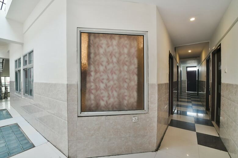 Oyo 45055 Hotel King's Palace