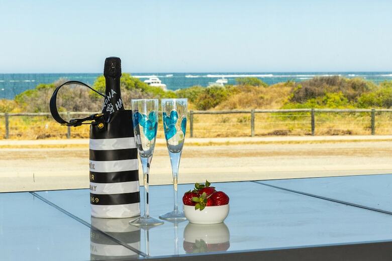 Ocean Surf - Luxury Apartment With Ocean Views