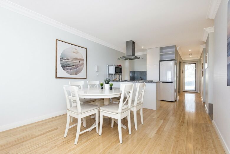 Ocean Surf - Luxury Apartment With Ocean Views