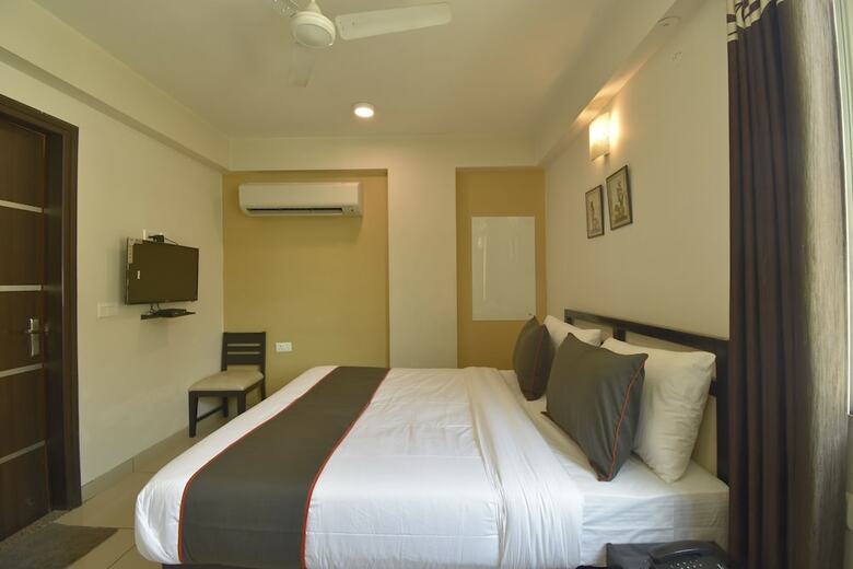 Hotel Collection O 48220 Ram Nagar Colony