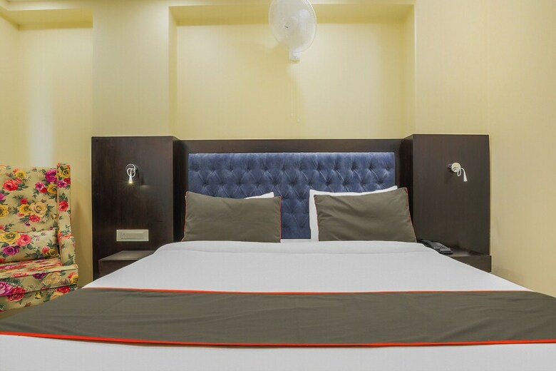 Hotel Collection O 41916 Mansarover