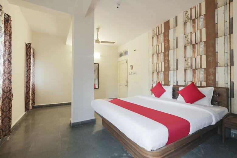 Hotel Oyo 41740 Karnawat Guest House
