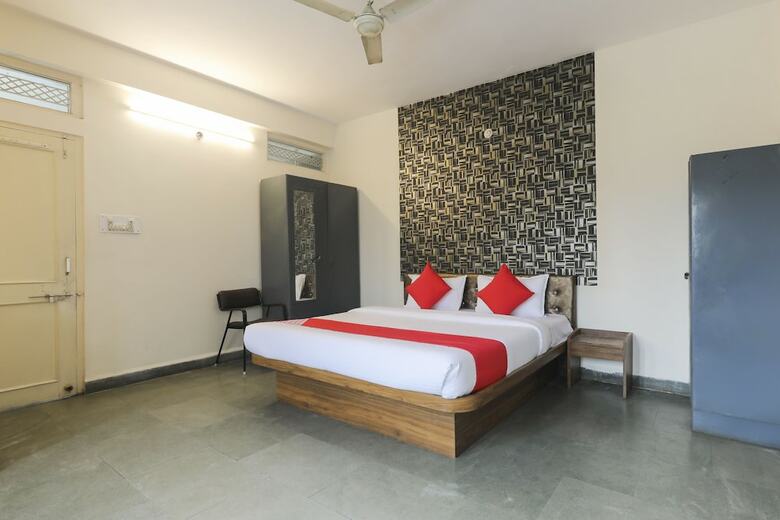 Hotel Oyo 41740 Karnawat Guest House