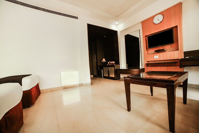 Hotel Capital O 44416 Paharganj Dx 1